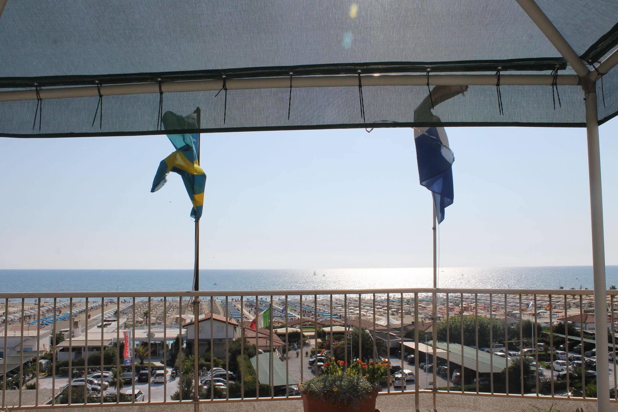 Hotel Brasilia Marina di Pietrasanta Dış mekan fotoğraf