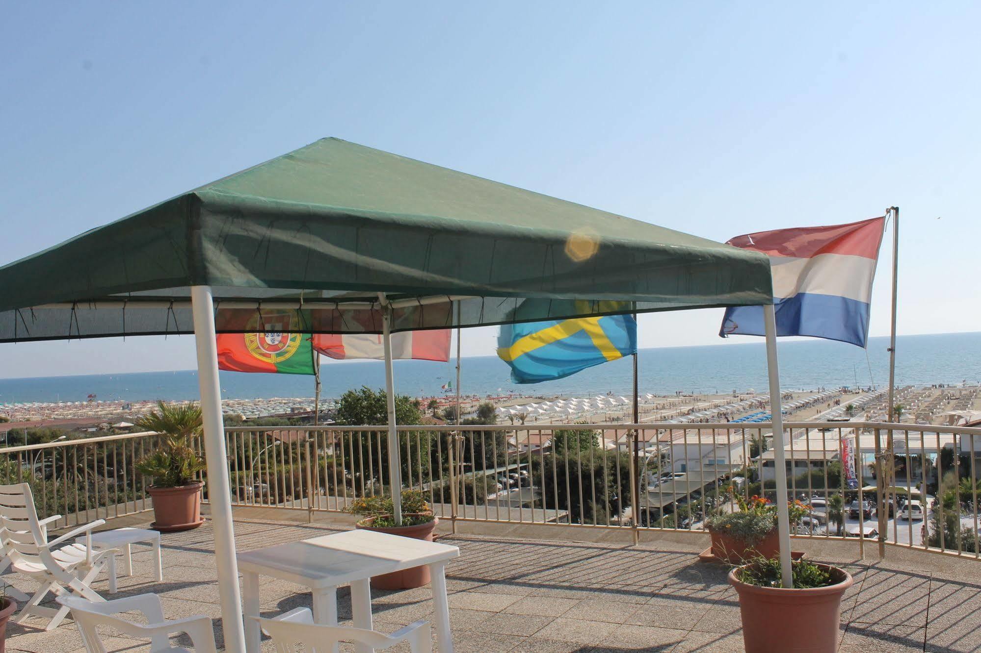 Hotel Brasilia Marina di Pietrasanta Dış mekan fotoğraf